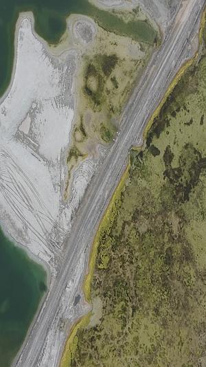 青海海西翡翠湖自然风光4k航拍竖拍视频的预览图