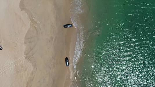 海南神州半岛夏天的小海浪航拍视频的预览图
