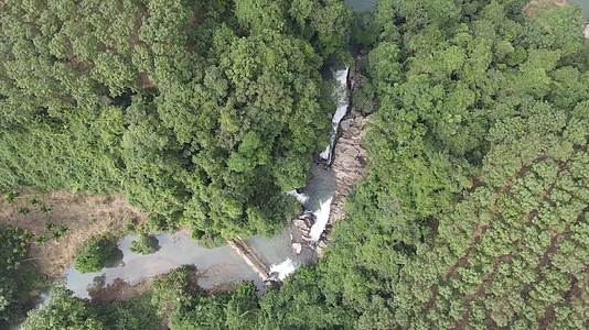 海南儋州鹿母湾瀑布2K航拍视频的预览图