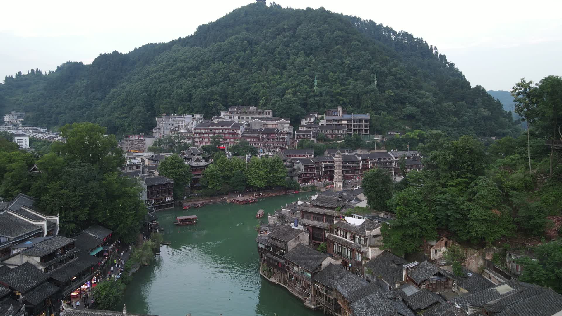 湖南凤凰古城航拍视频视频的预览图