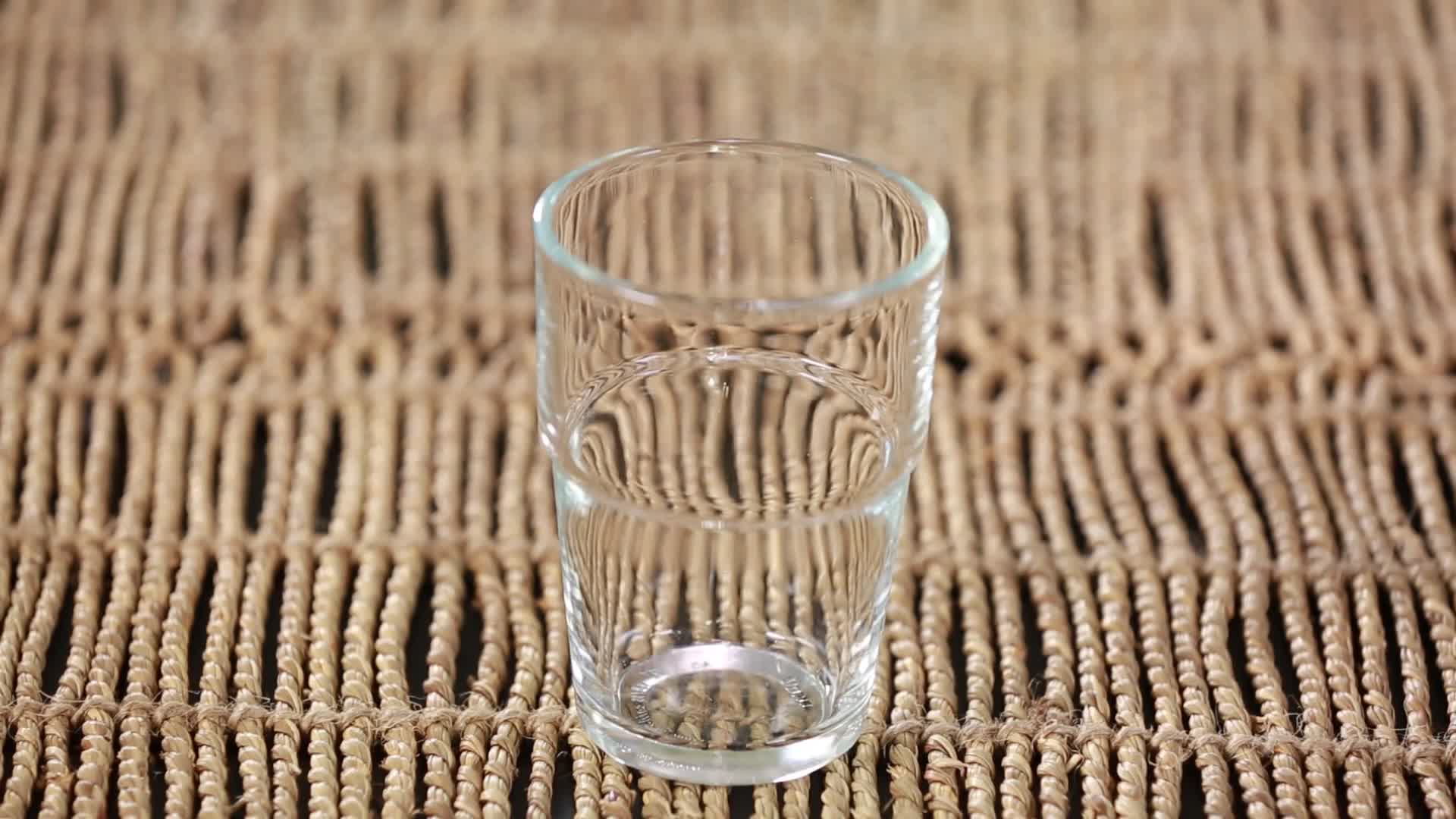 玻璃杯透明杯子酒杯口杯视频的预览图