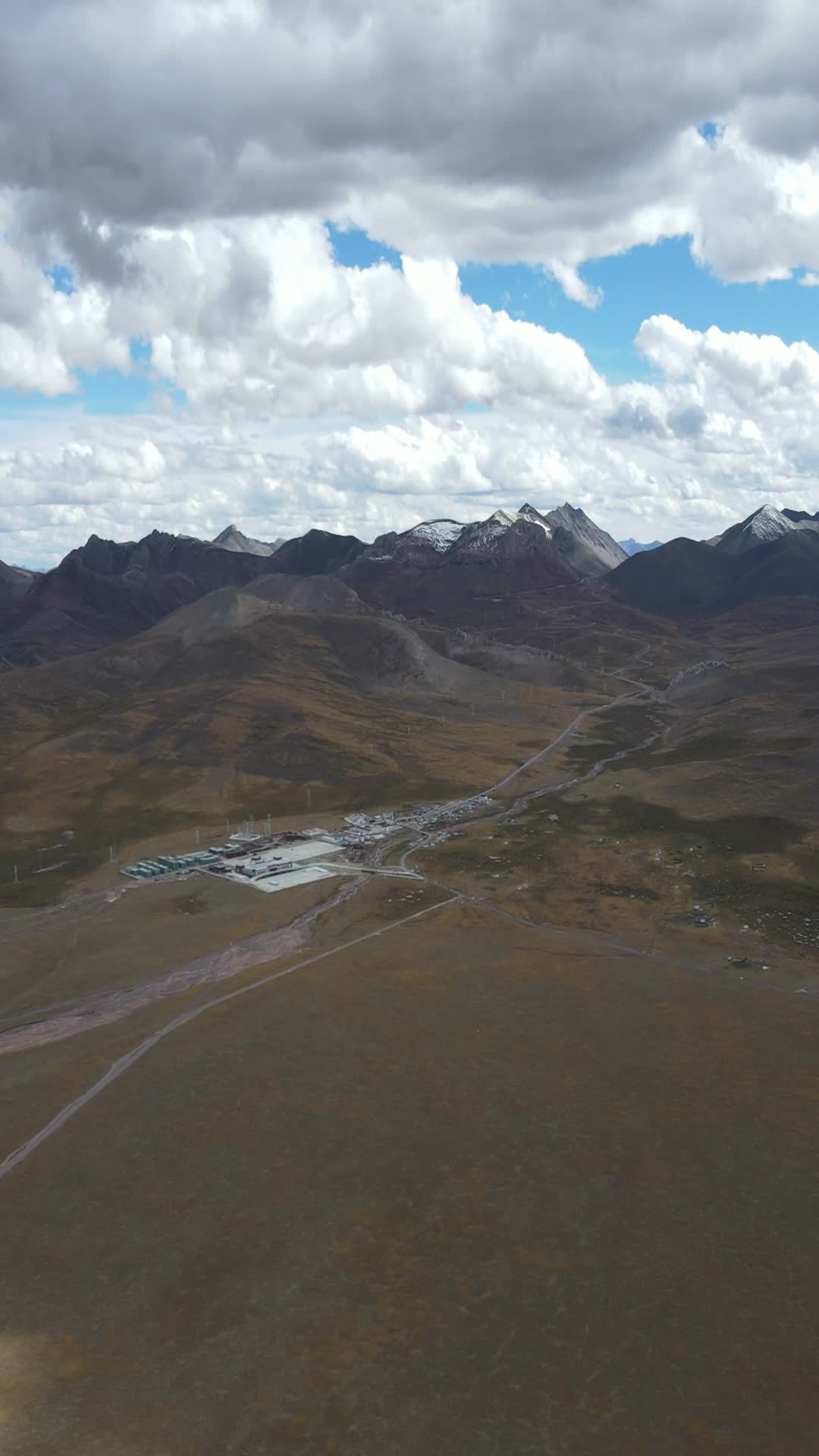 西藏当雄纳木错自然风光航拍4k竖拍视频的预览图