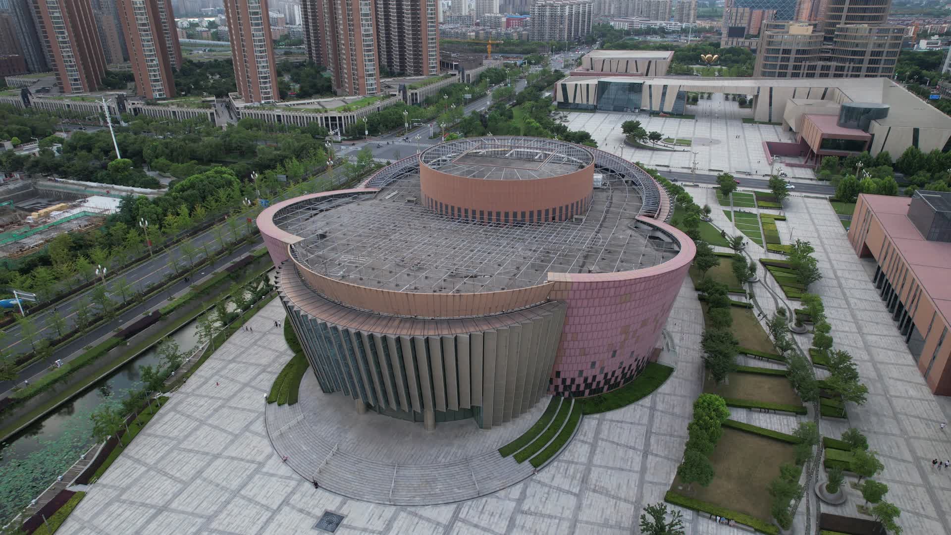 4K航拍南京江北新区六合文化馆视频的预览图