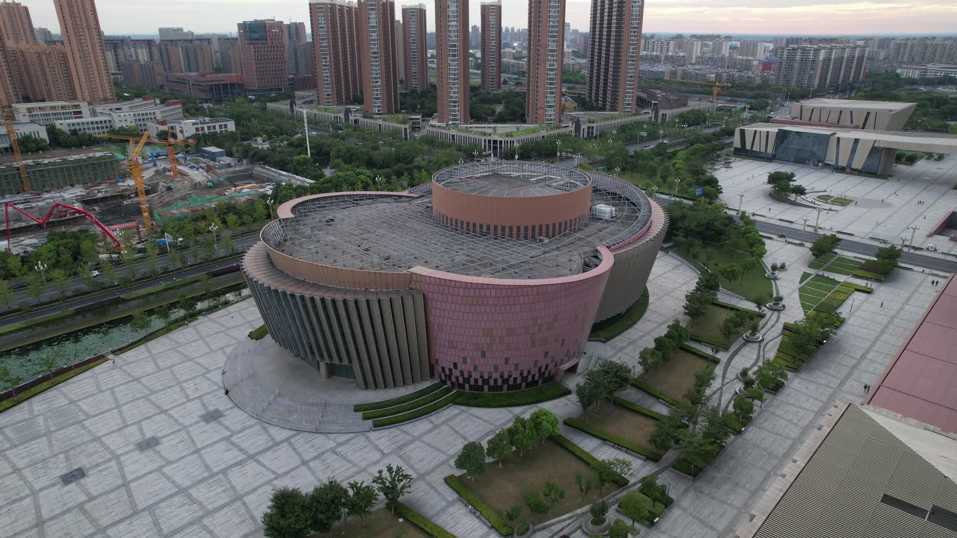 4K航拍南京江北新区六合文化馆视频的预览图