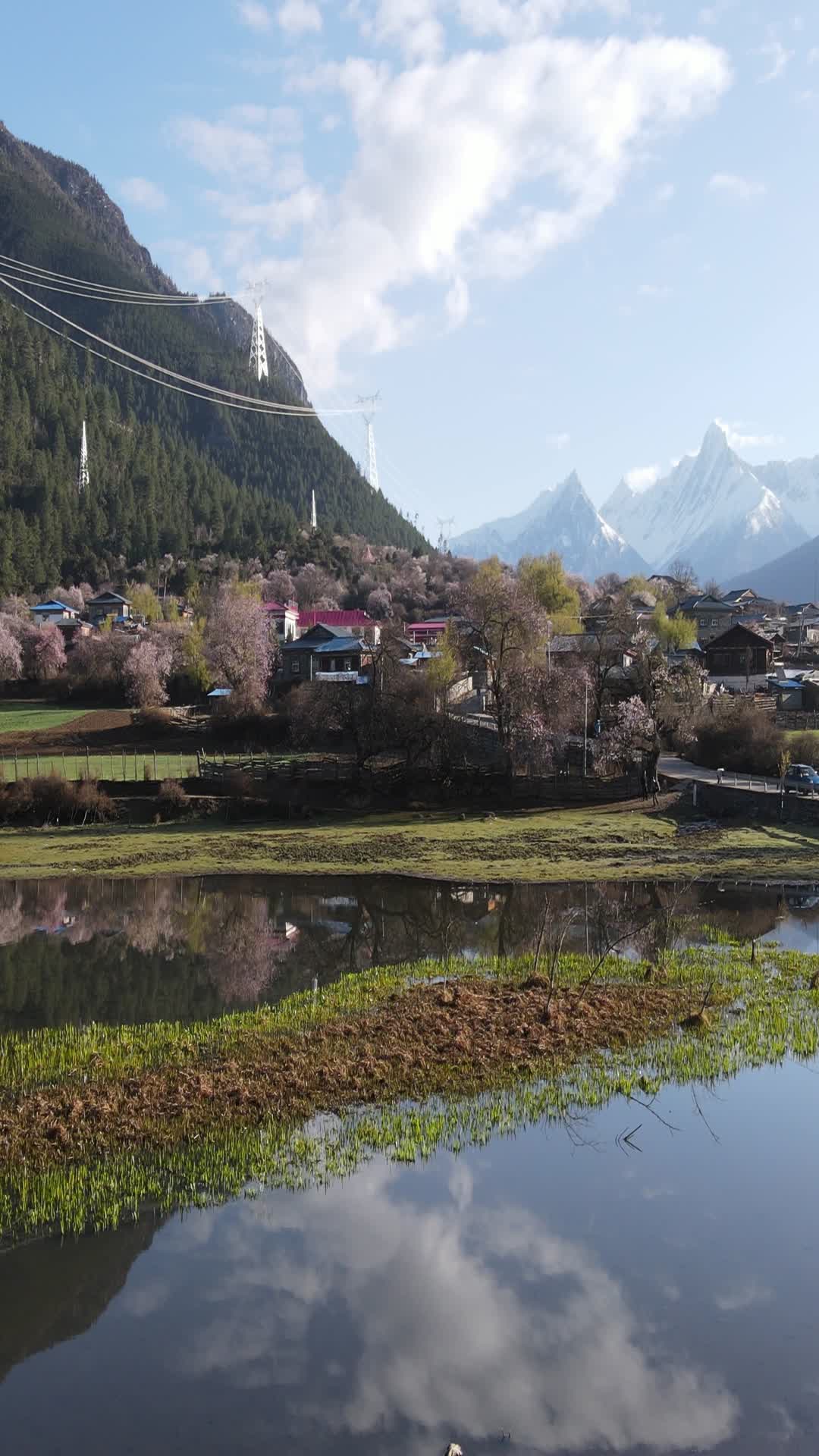 西藏嘎朗湖4k自然风光航拍竖拍视频的预览图