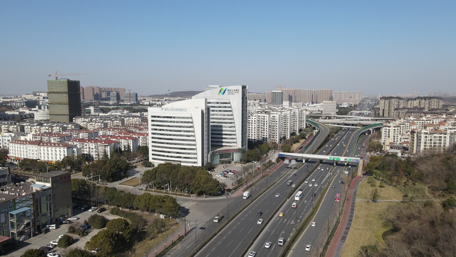 4K航拍南京江北新区地标建筑江北新区软件大厦视频的预览图