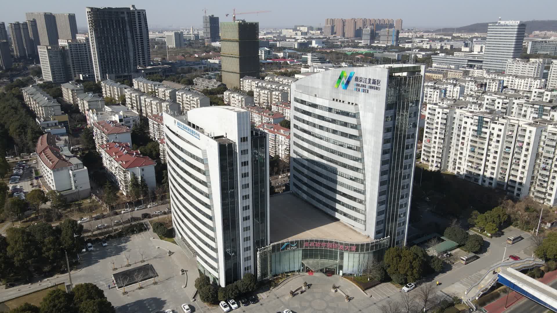 4K航拍南京江北新区地标建筑江北新区软件大厦视频的预览图