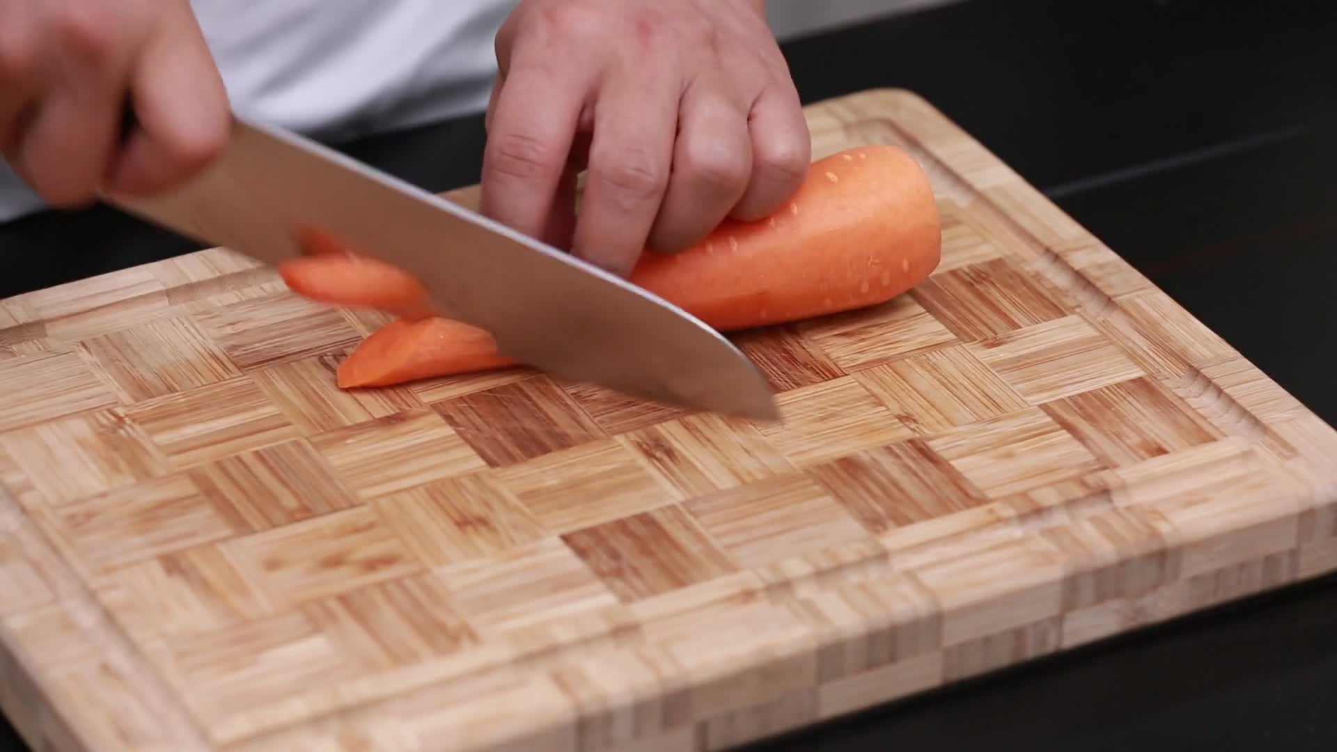胡萝卜切滚刀块视频的预览图