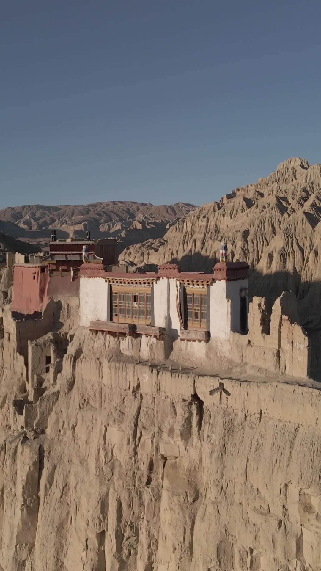 西藏古格王朝4k航拍竖拍视频的预览图