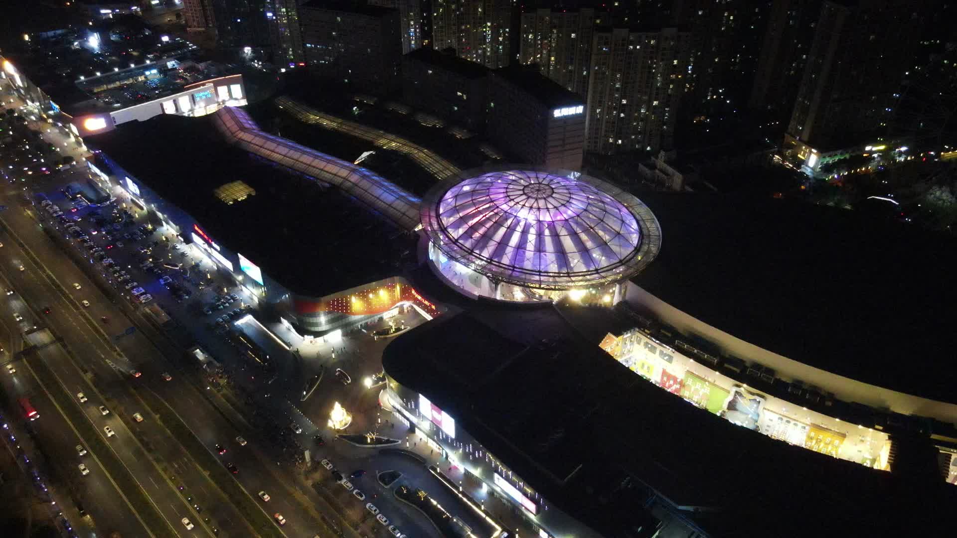 4K航拍南京地标江北新区弘阳广场夜景视频的预览图