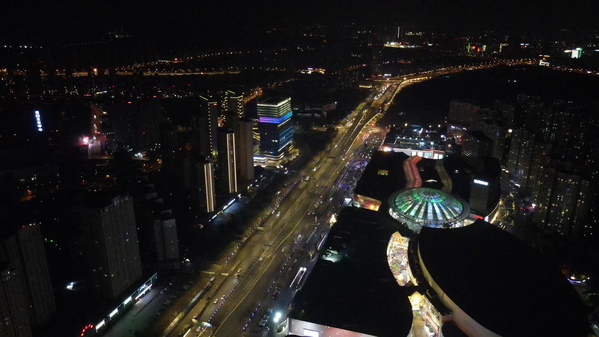 4K航拍南京地标江北新区弘阳广场夜景视频的预览图