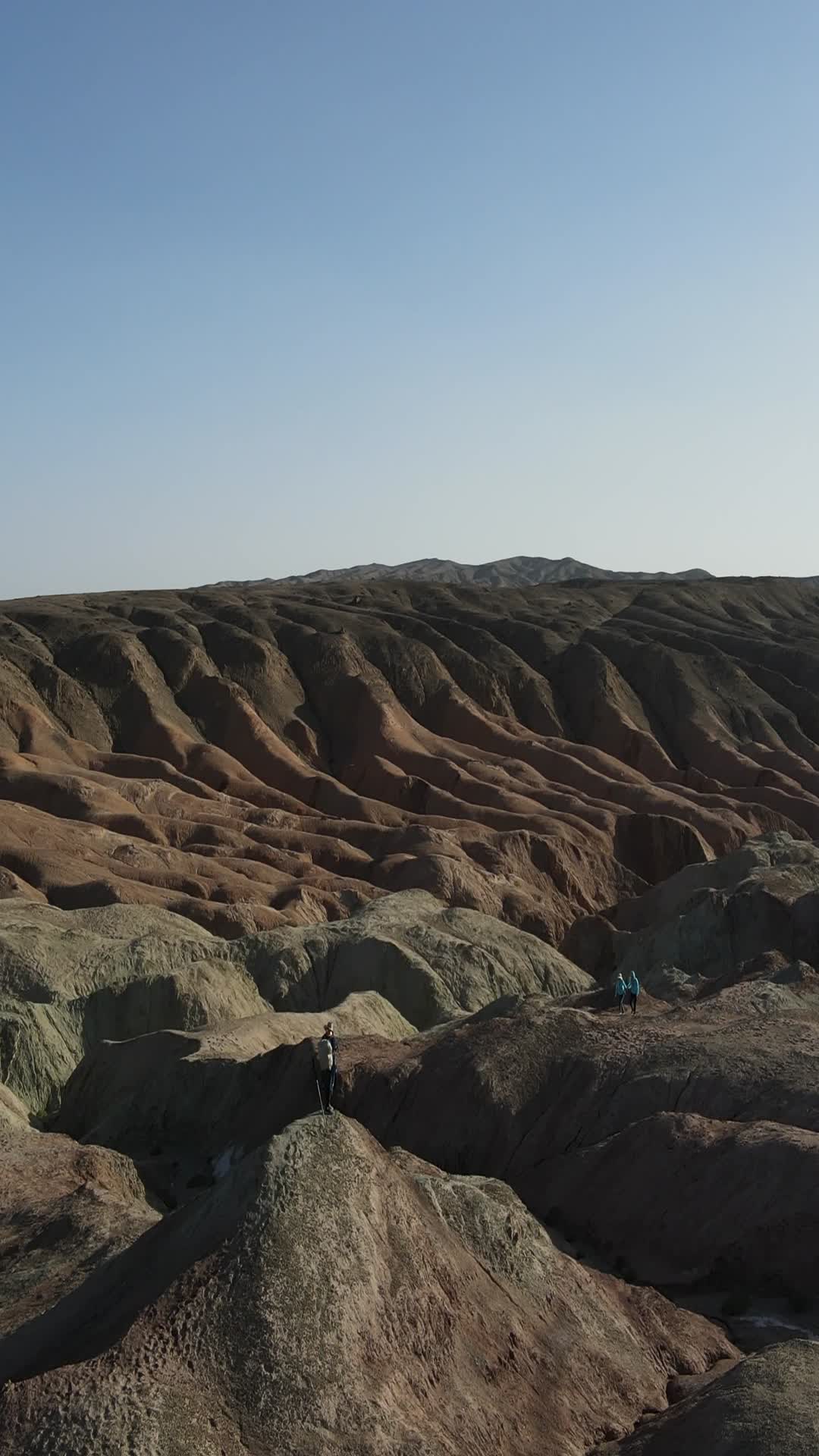 青海海西七彩峡谷4k航拍竖拍视频的预览图