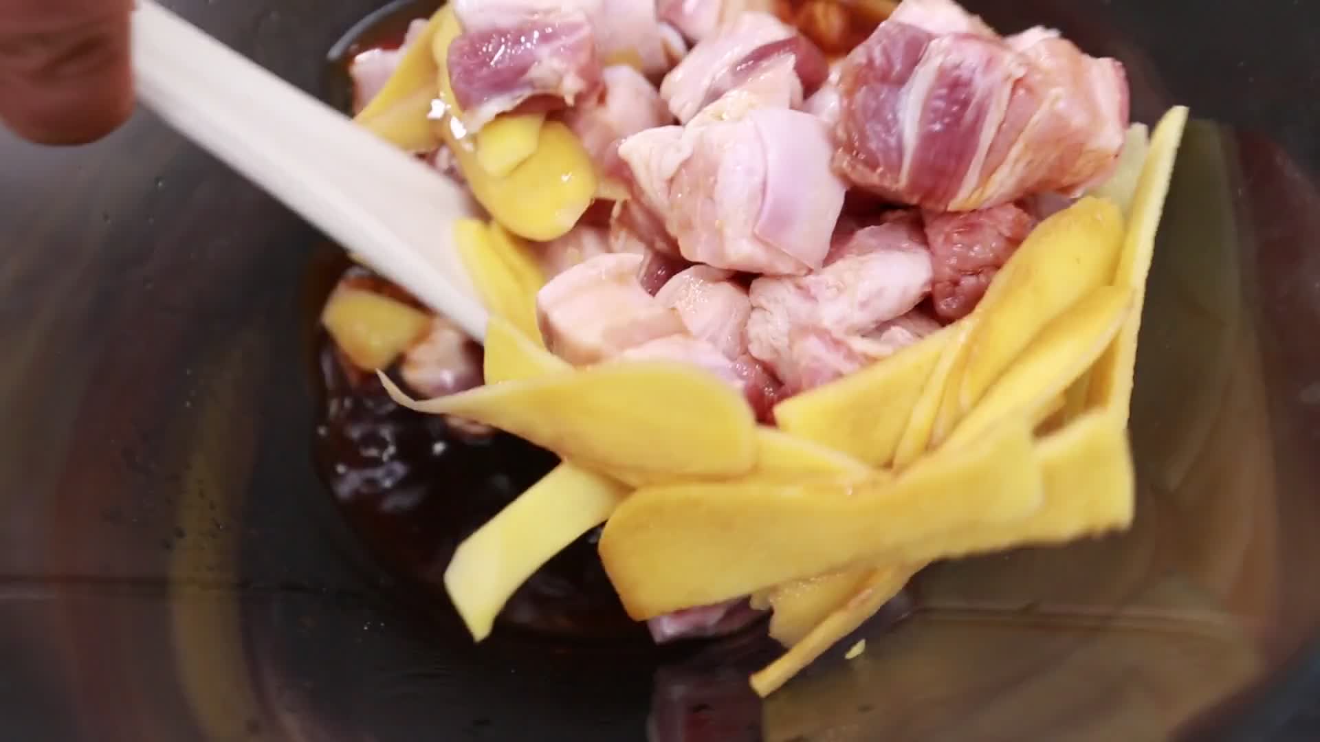 生姜炖猪肉视频的预览图