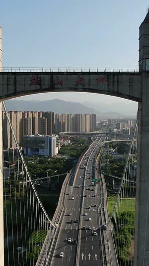 福建福州岷江鼓山大桥交通竖屏航拍视频的预览图