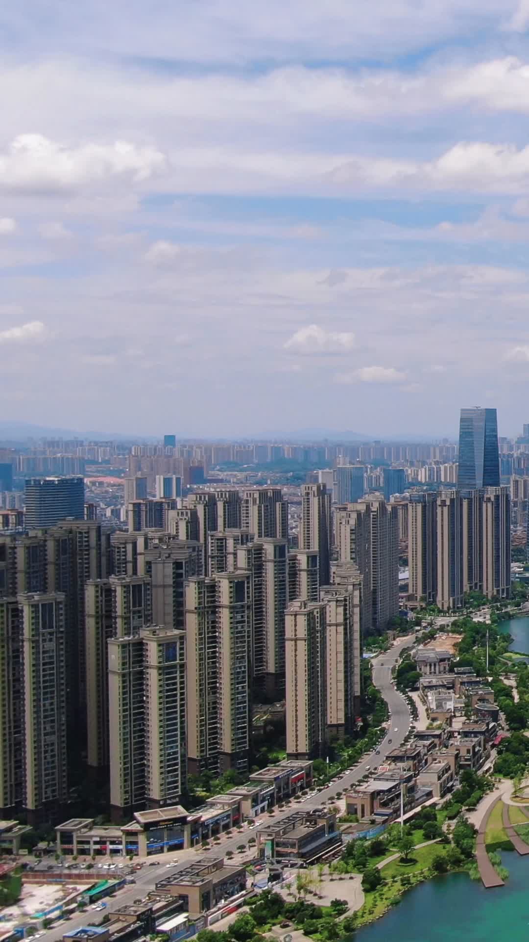 城市高楼商务住宅小区竖屏航拍视频的预览图