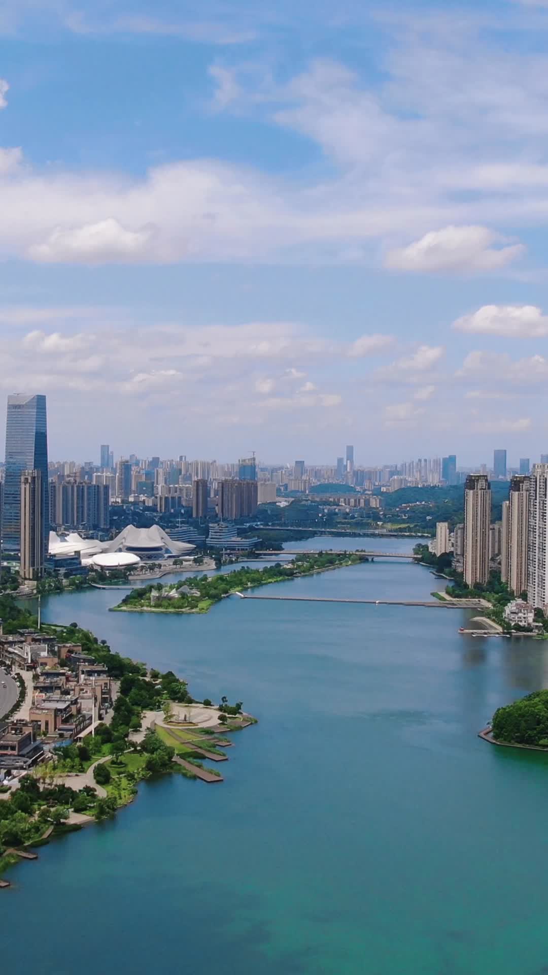 湖南长沙梅溪湖生态城蓝天白云航拍视频的预览图