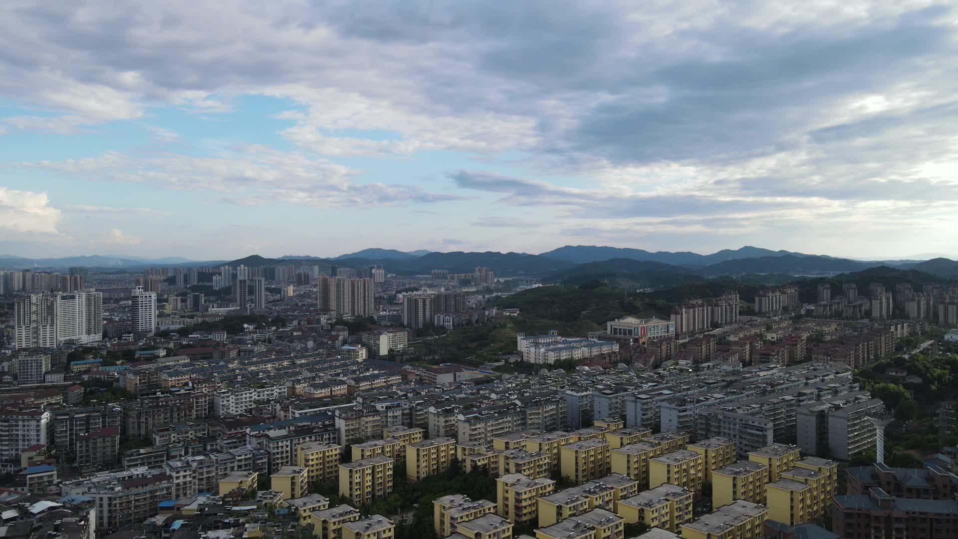 航拍山区城市经济发展全貌视频的预览图