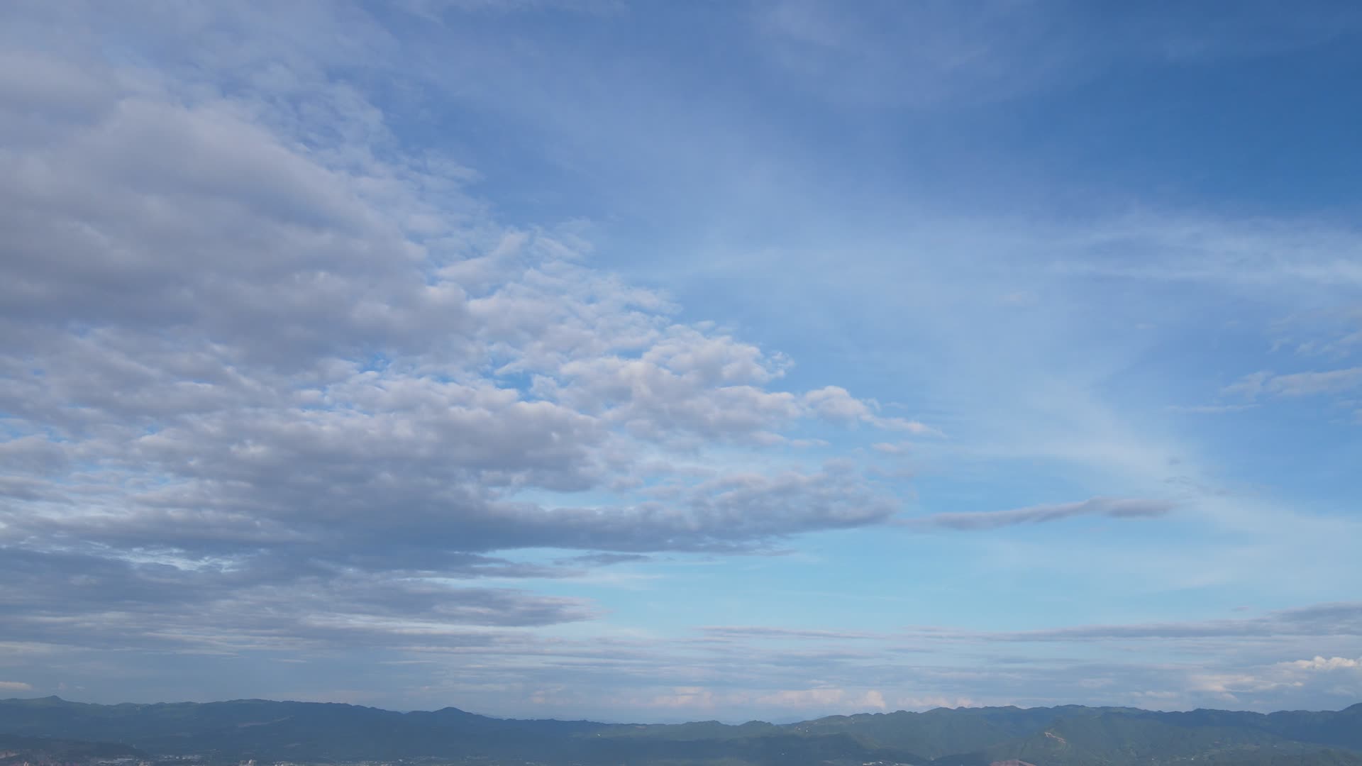 蓝天白云天空空镜头视频的预览图