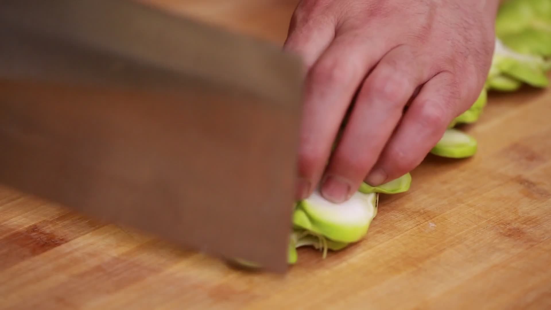 厨师切芥菜疙瘩榨菜条视频的预览图