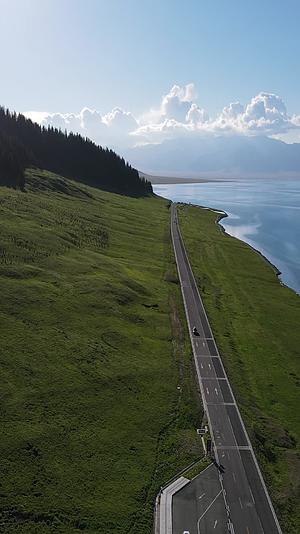 新疆赛里木湖自然风光4k航拍竖拍视频的预览图