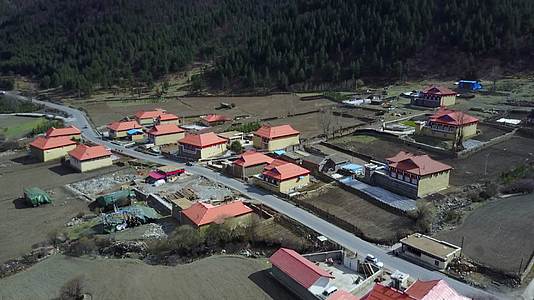 航拍西藏乡村建筑视频的预览图