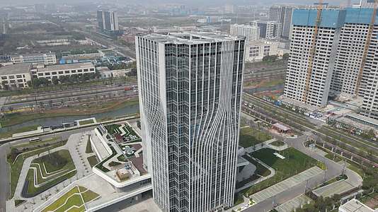 4K航拍南京江北新区浦口电力大厦视频的预览图