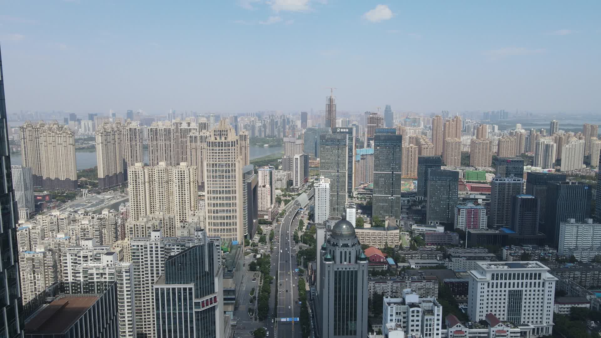 湖北武汉城市高楼大厦金融街道航拍视频的预览图