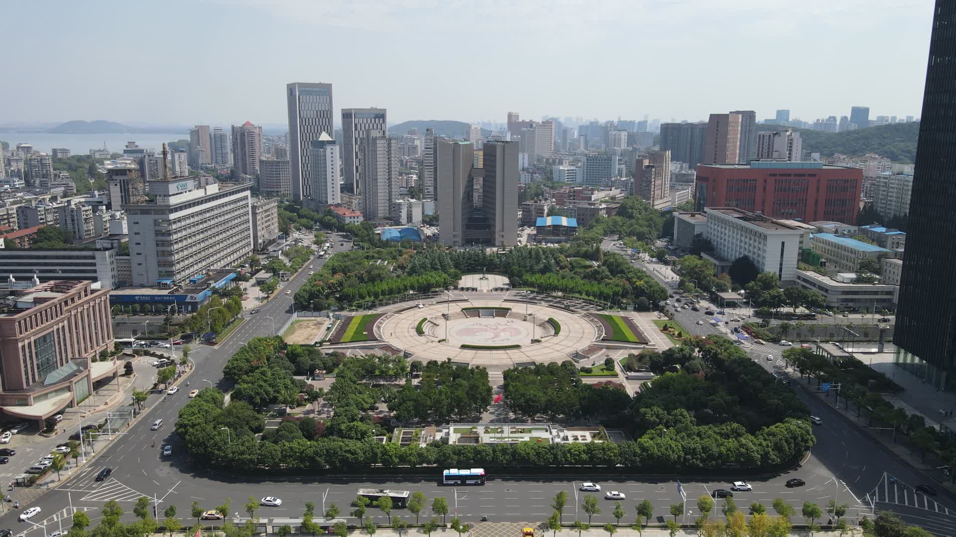 高空俯拍湖北武汉洪山广场视频的预览图