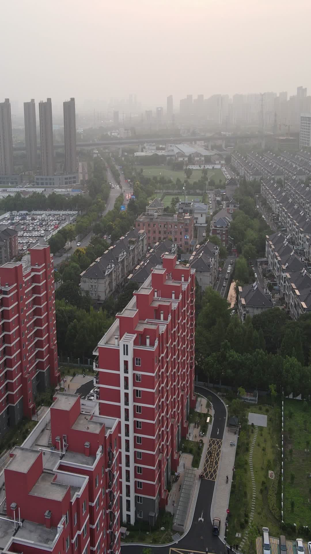 杭州拱墅区吴家墩城市航拍4k竖拍视频的预览图