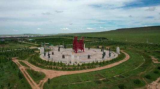 内蒙古地区具有蒙古族特色的建筑造型上午4k航拍视频视频的预览图