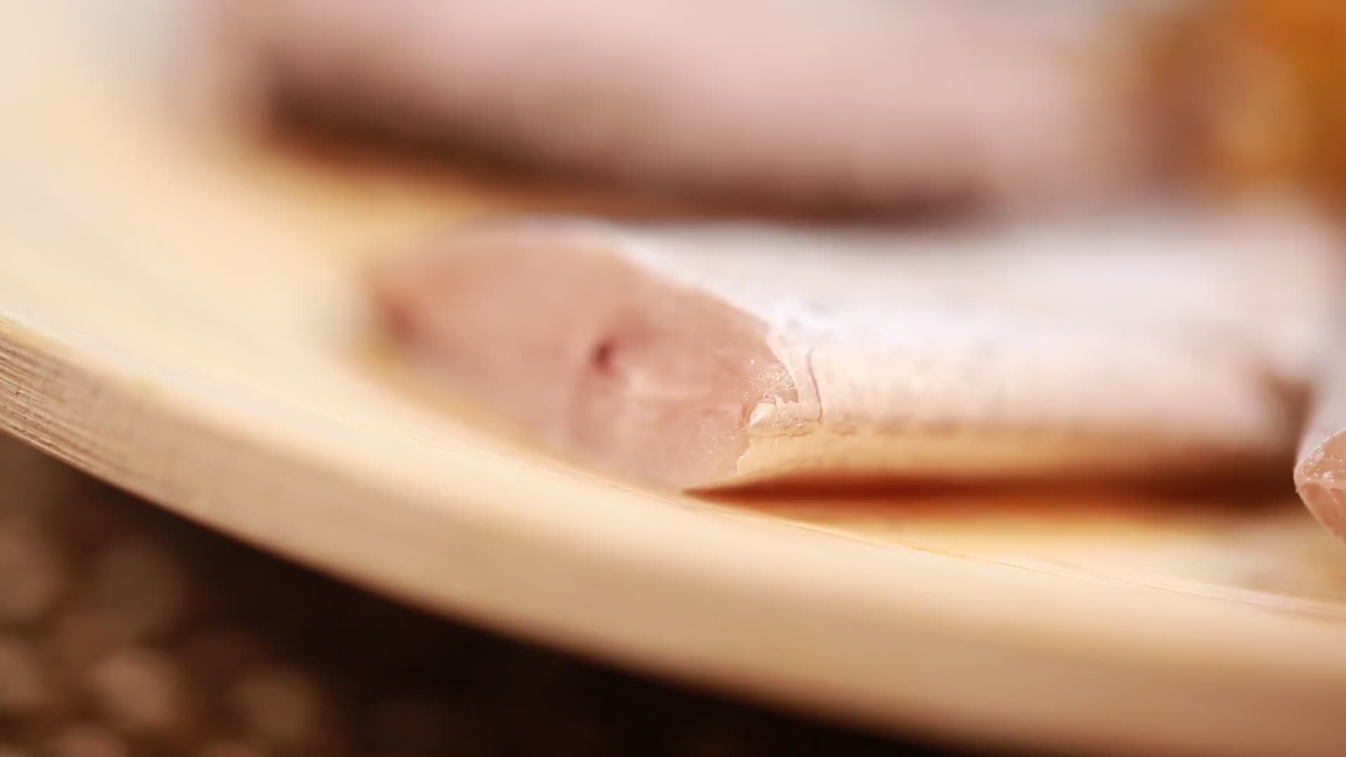 海鲜海货带鱼鱼肉横切面展示视频的预览图