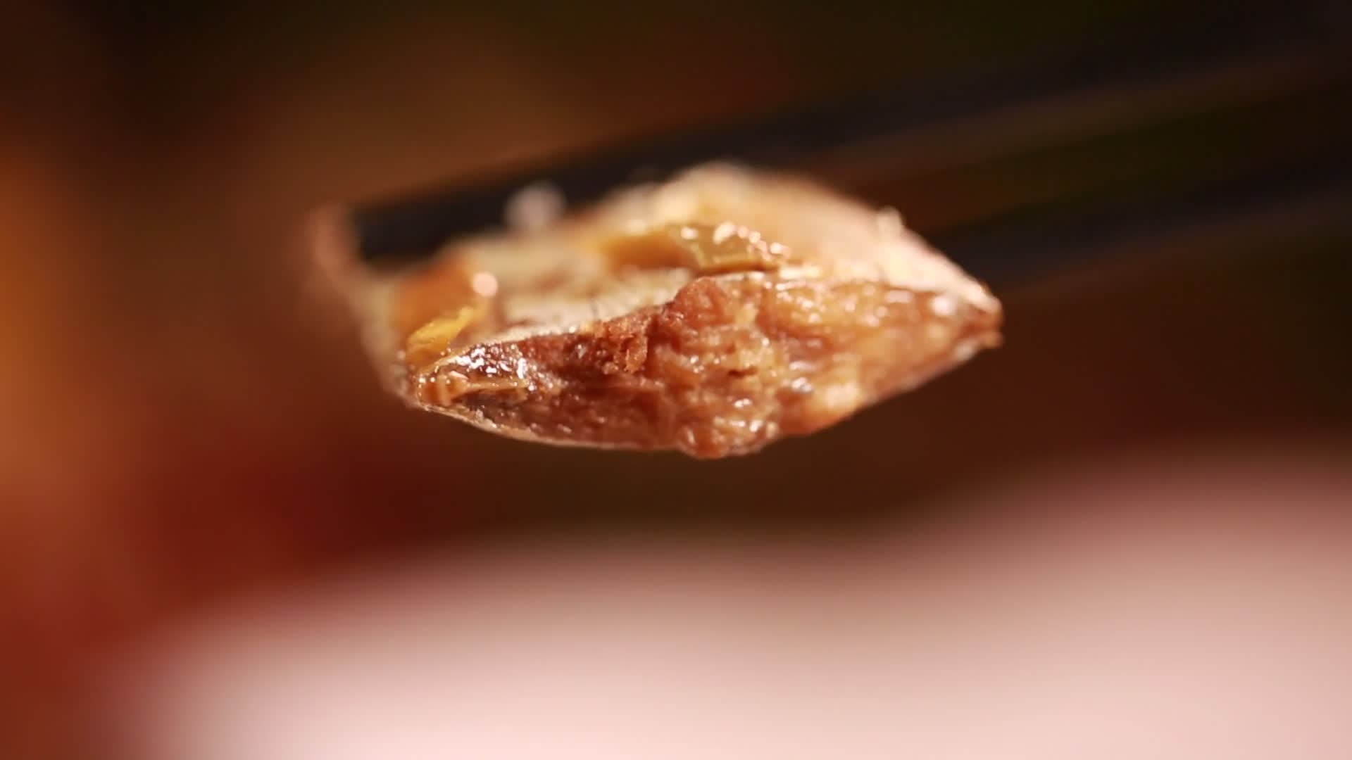 夹起一筷子带鱼视频的预览图