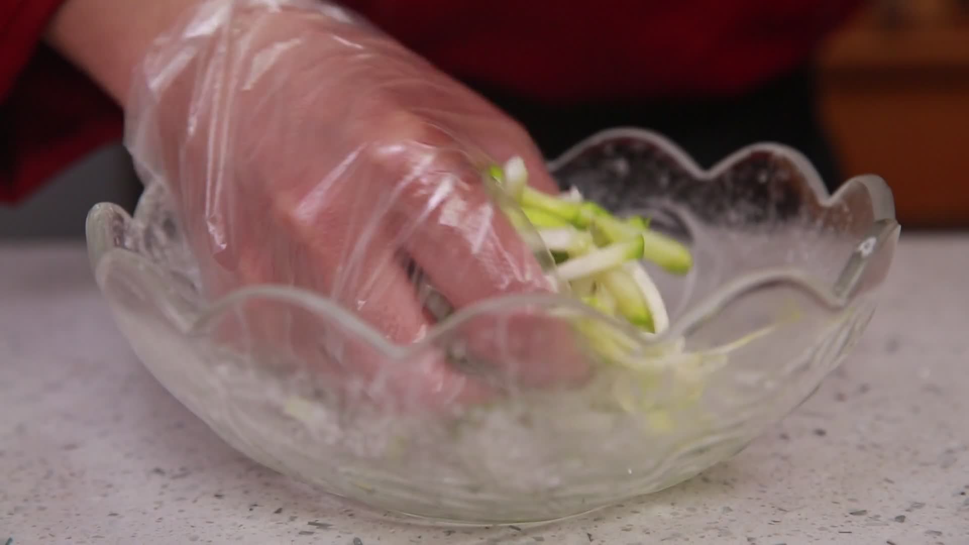 芥菜加盐腌制榨菜视频的预览图