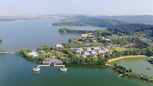 4K航拍武汉东湖5A景区吹笛景区视频的预览图