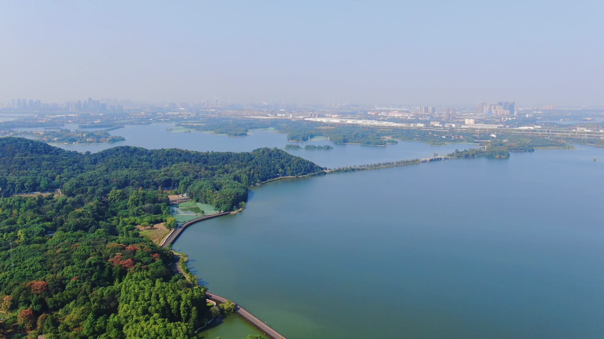 4K航拍东湖5A景区磨山景区视频的预览图