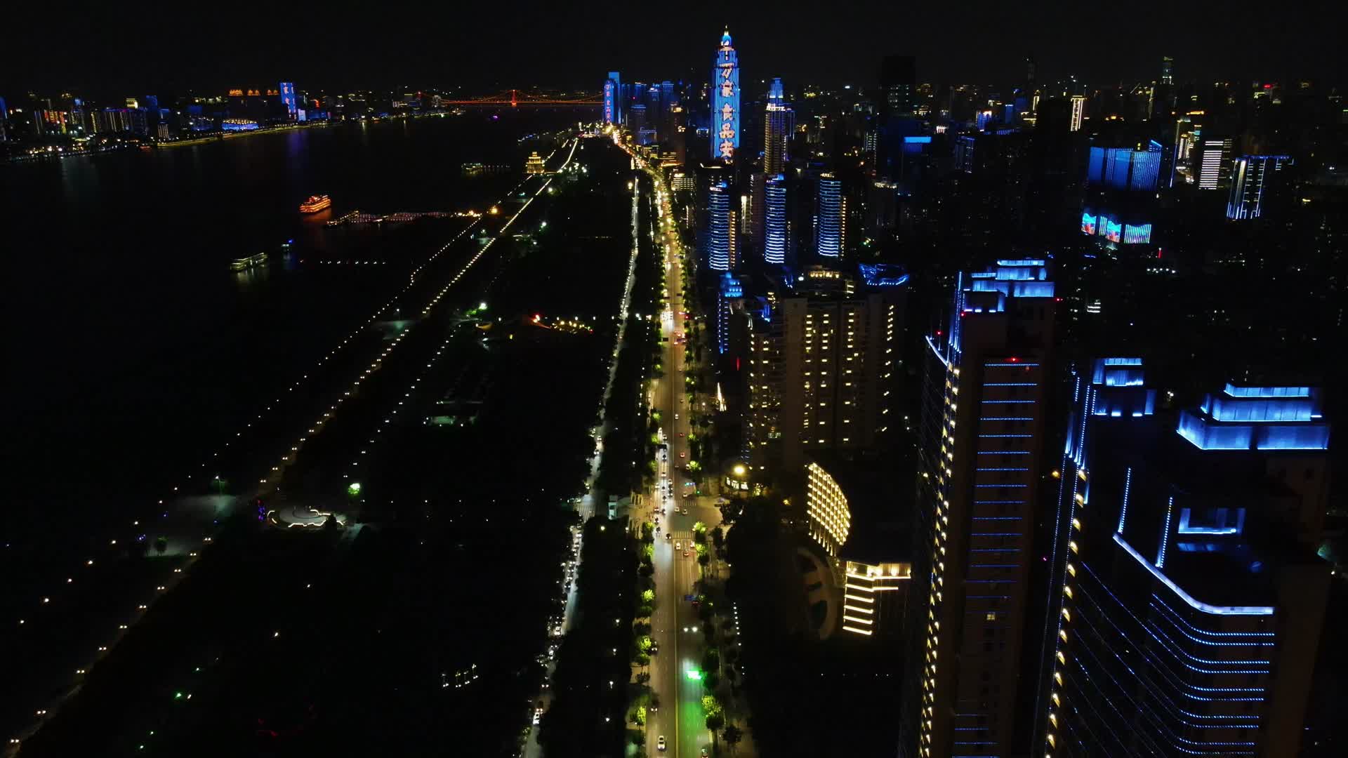 4K航拍武汉汉口江滩夜景视频的预览图