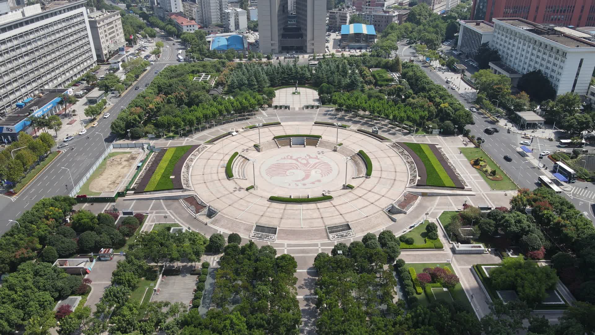 航拍武汉洪山广场地标建筑视频的预览图
