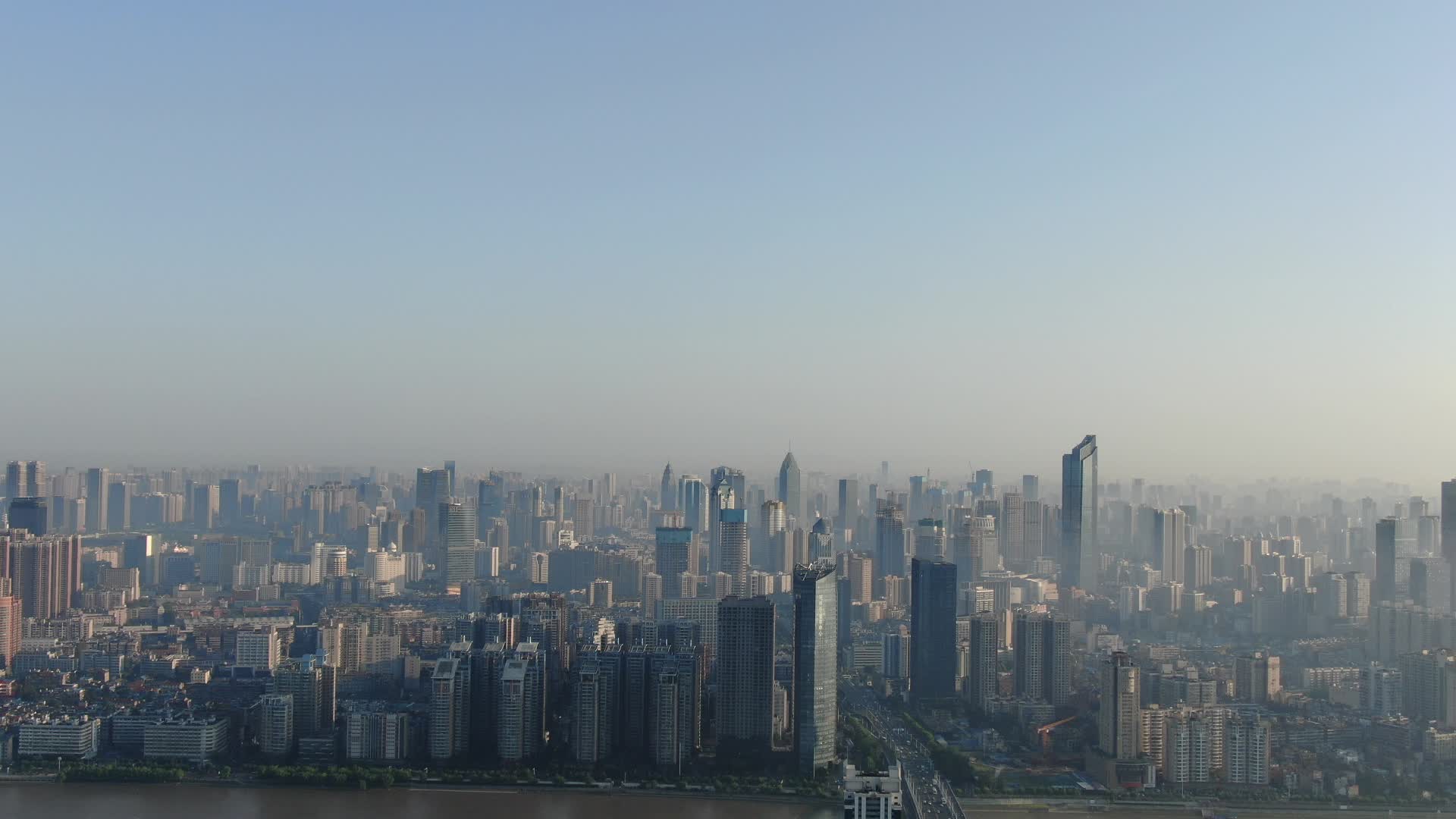 航拍武汉城市雾霾污染视频的预览图