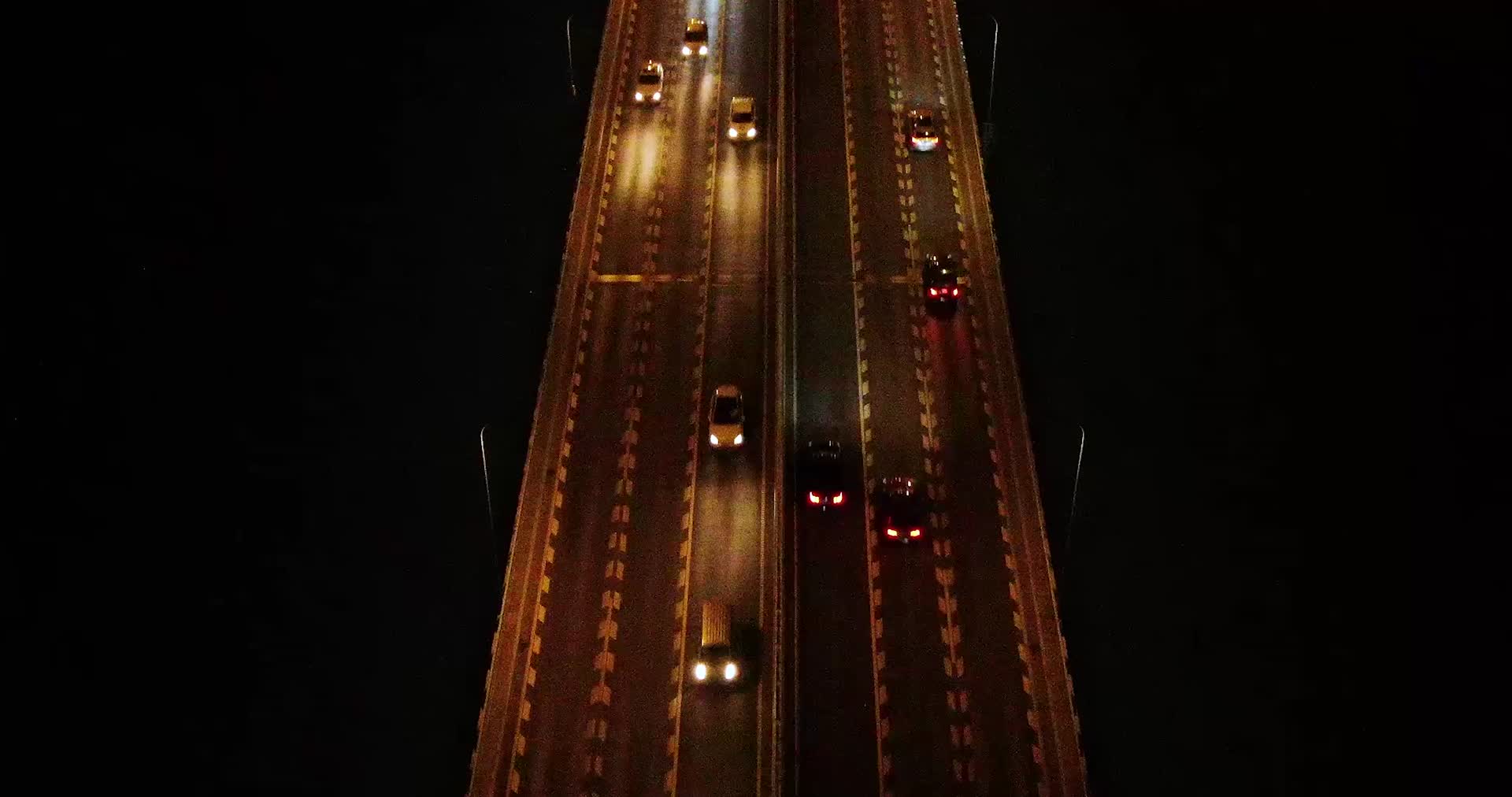 杭州西湖区复兴大桥夜景4K航拍视频视频的预览图