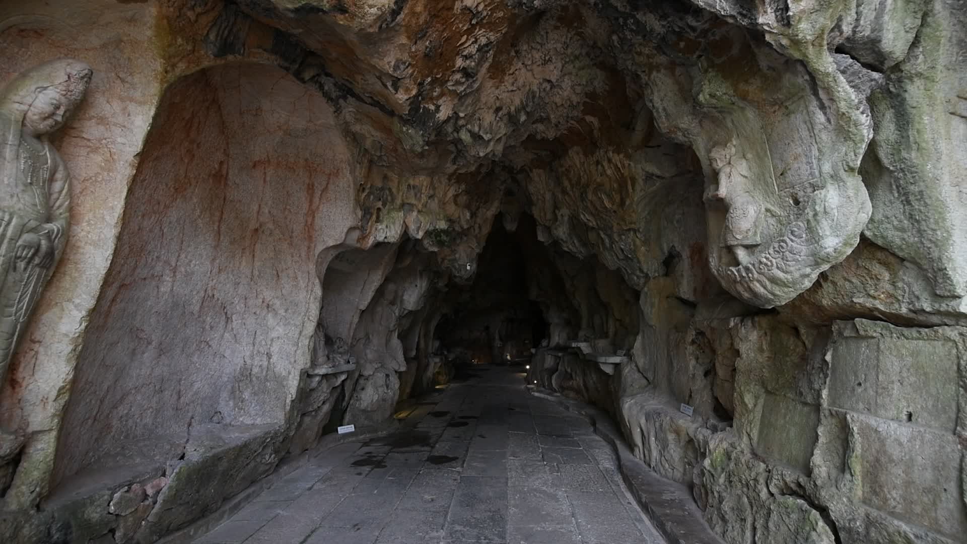 杭州西湖区千年洞窟烟霞洞视频视频的预览图