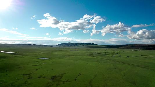 光晕照射下的内蒙古草原5k超高清航拍视频视频的预览图