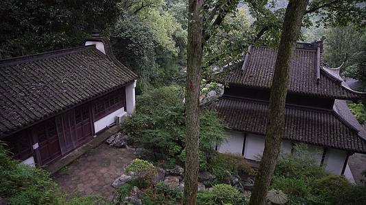 杭州西湖虎跑公园观音殿俯拍4K视频视频的预览图
