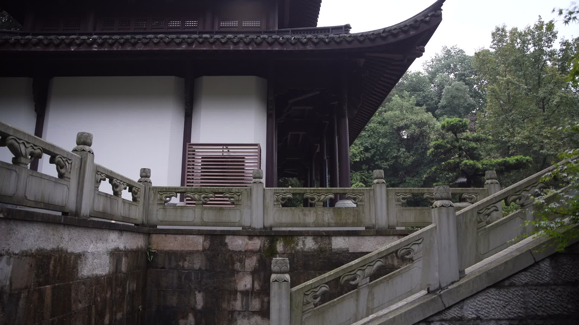 杭州西湖虎跑公园观音殿装饰结构4K视频视频的预览图