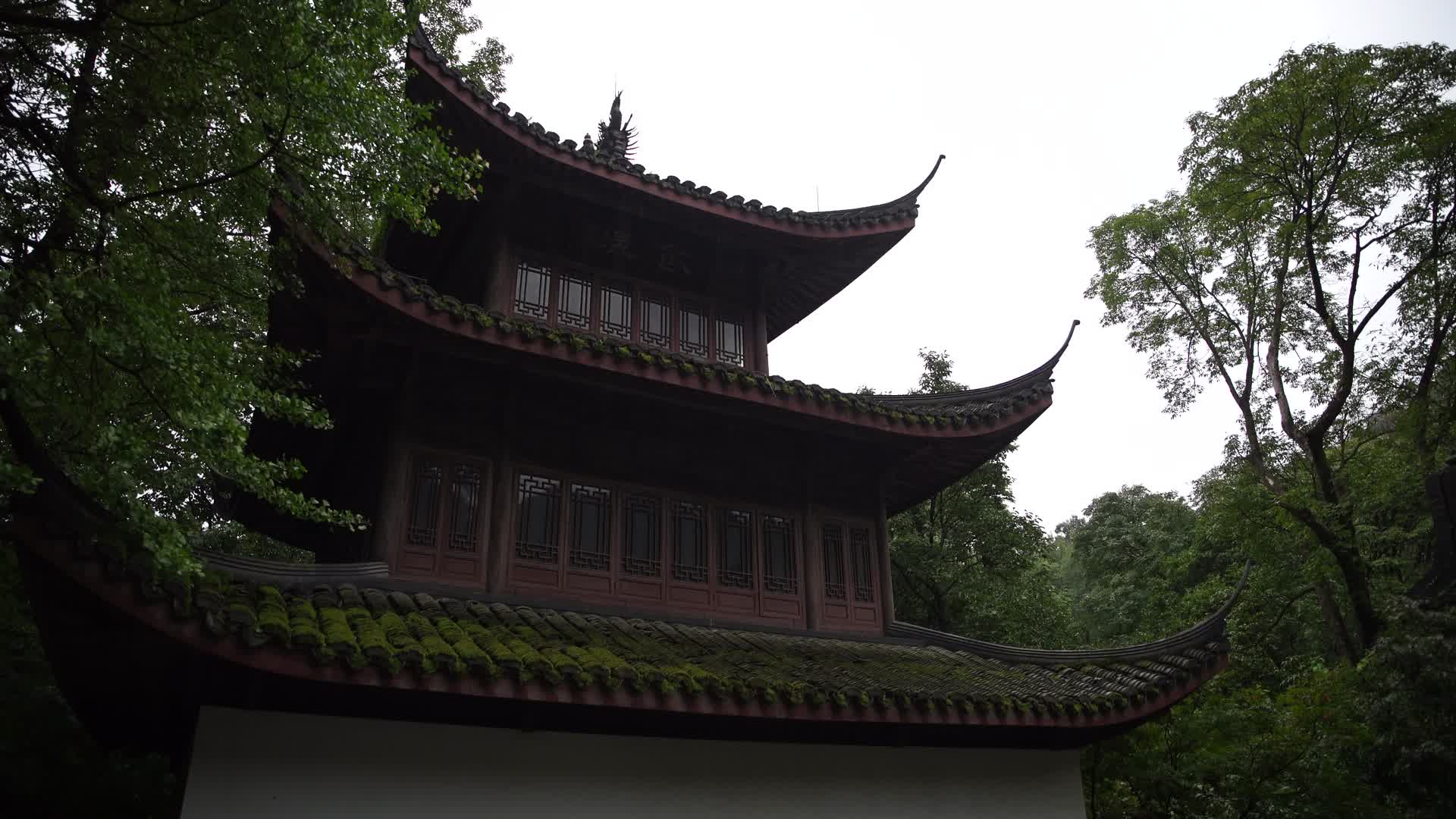 杭州西湖虎跑公园观音殿楼阁建筑4K视频视频的预览图