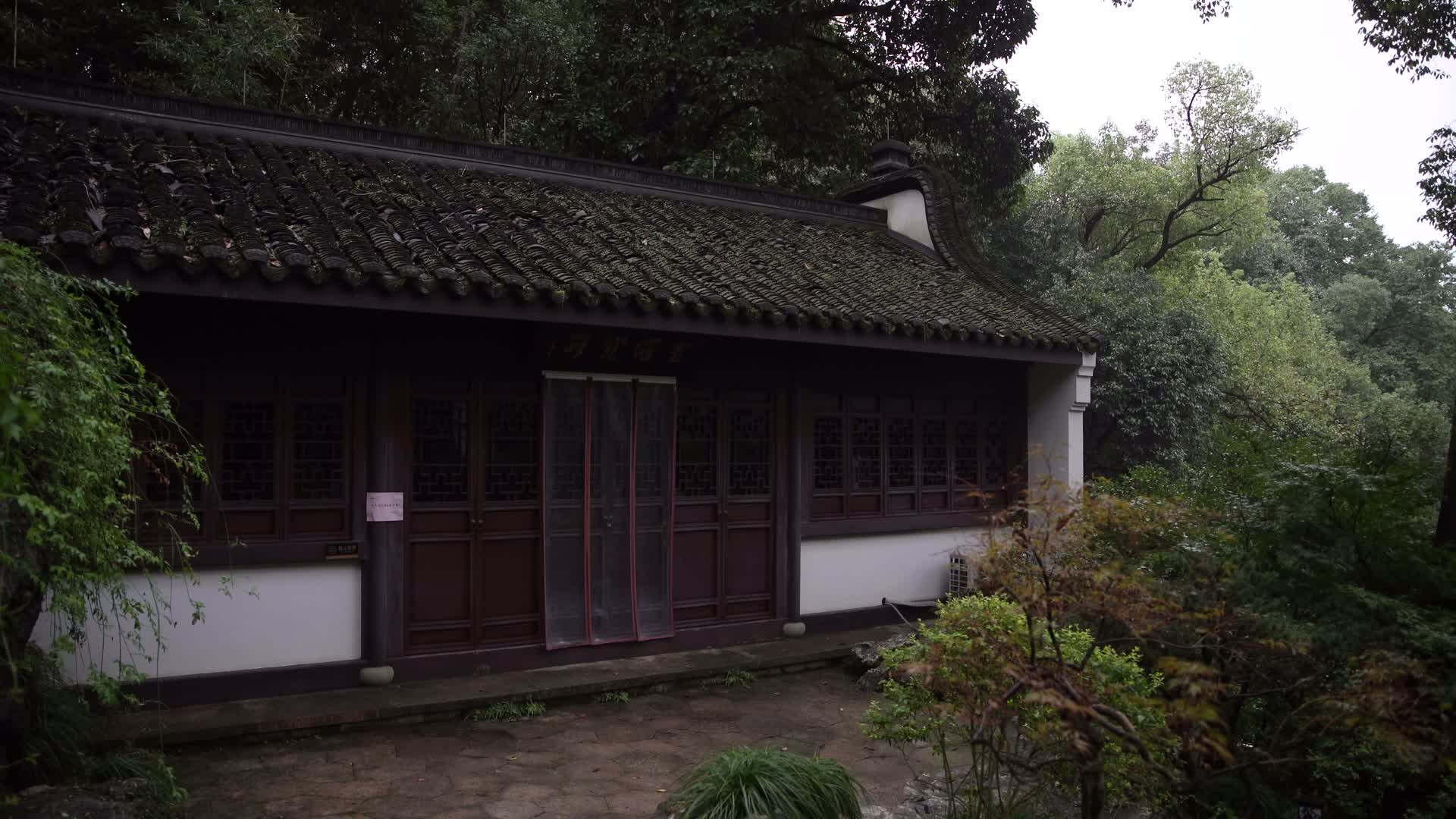 杭州西湖虎跑公园观音殿古风建筑4K视频视频的预览图