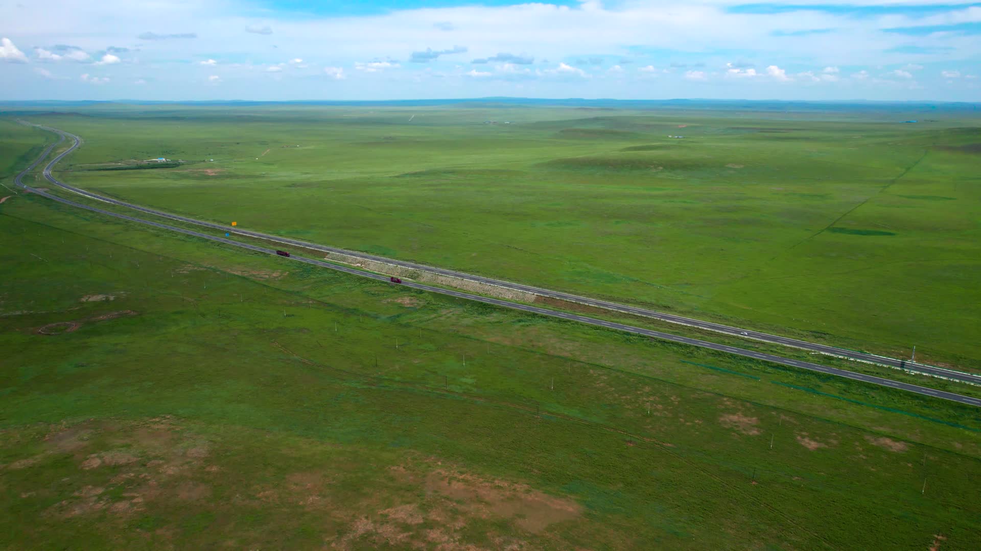 美丽千里草原内蒙古锡林郭勒午后5k超高清航拍视频视频的预览图