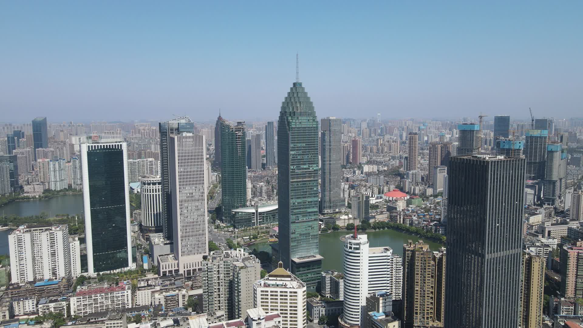 湖北武汉金融中心商务建筑航拍视频的预览图