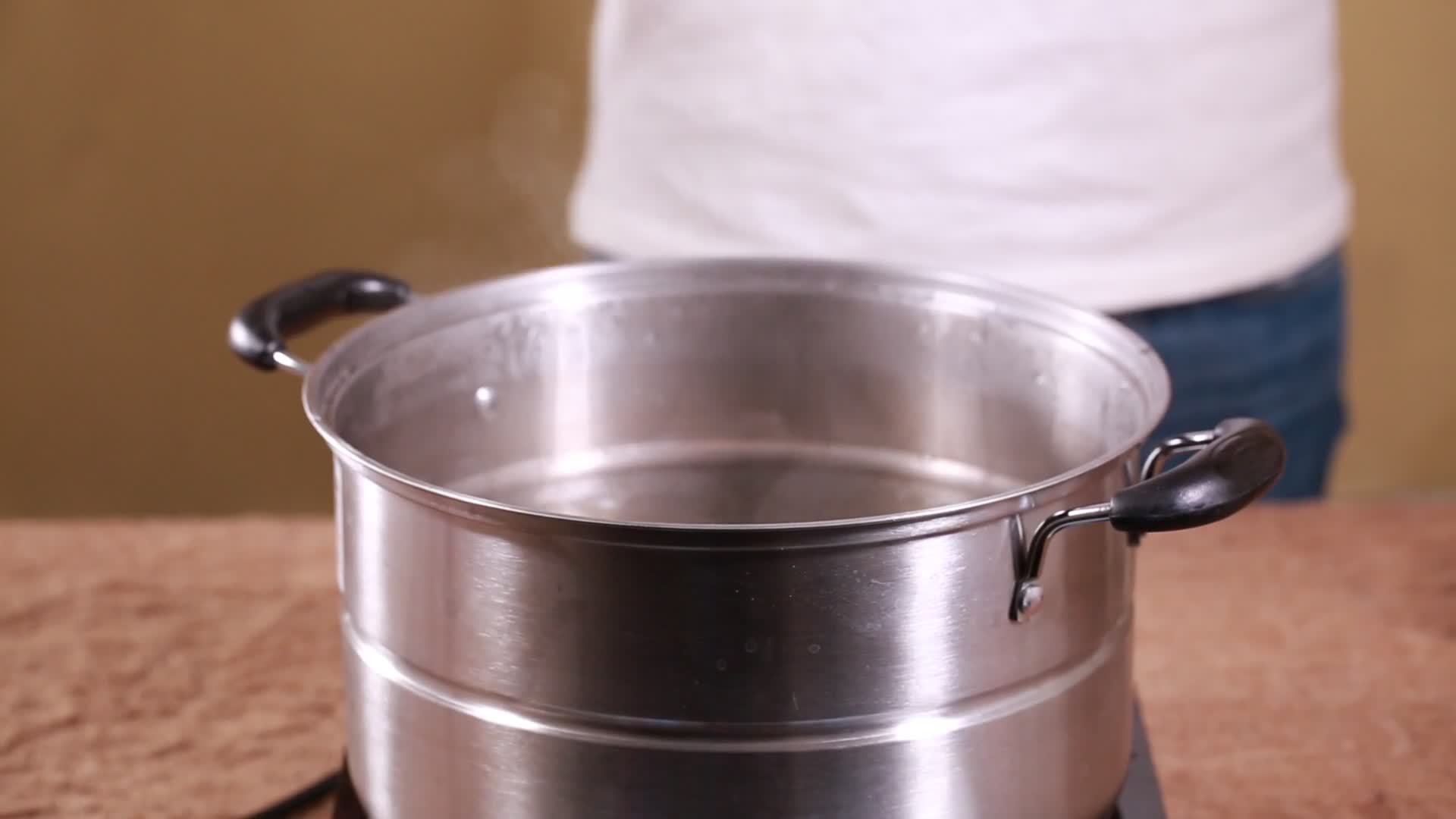 锅煮开水视频的预览图