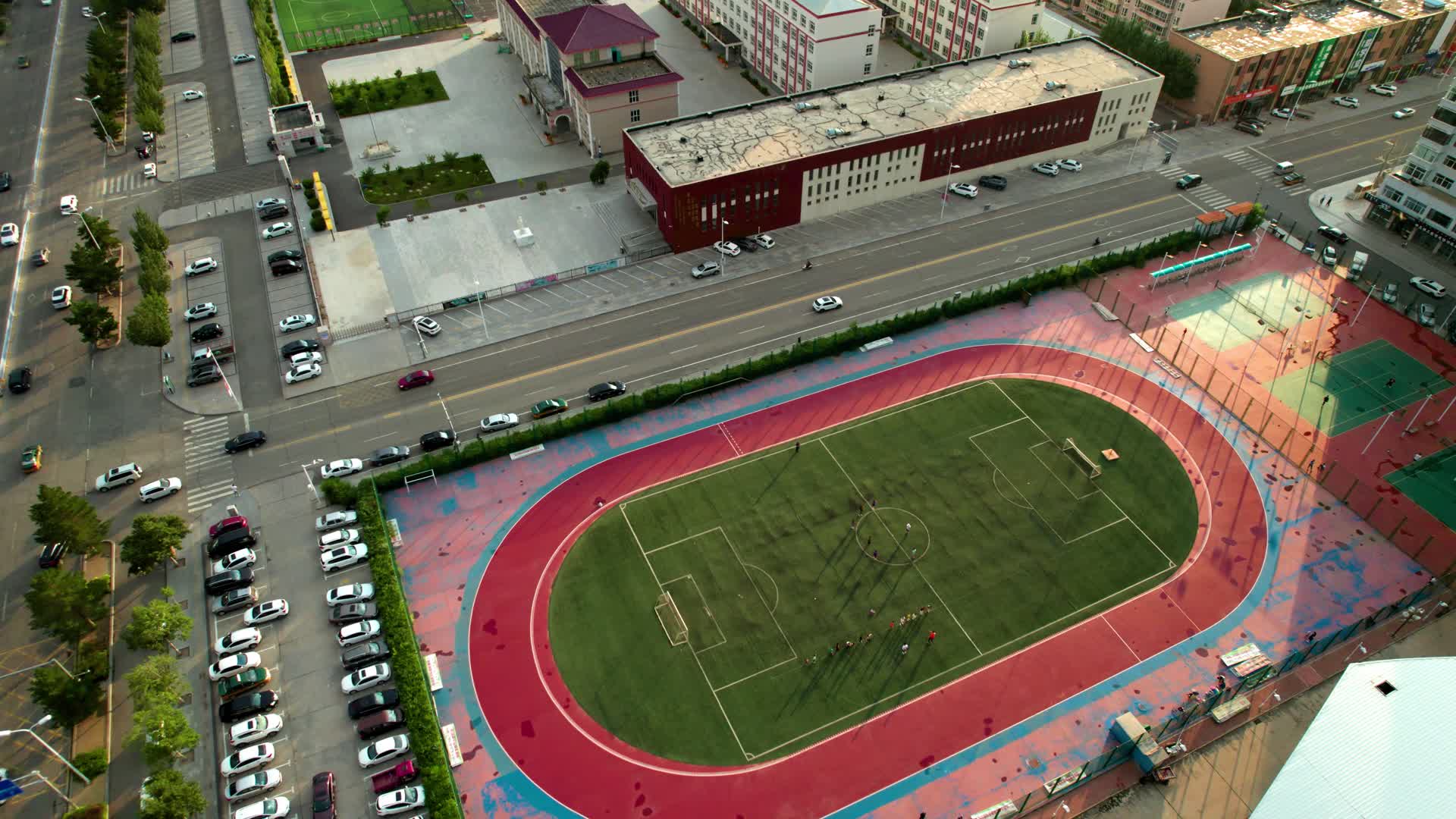锡林浩特市体育场馆午后5k超高清航拍视频视频的预览图
