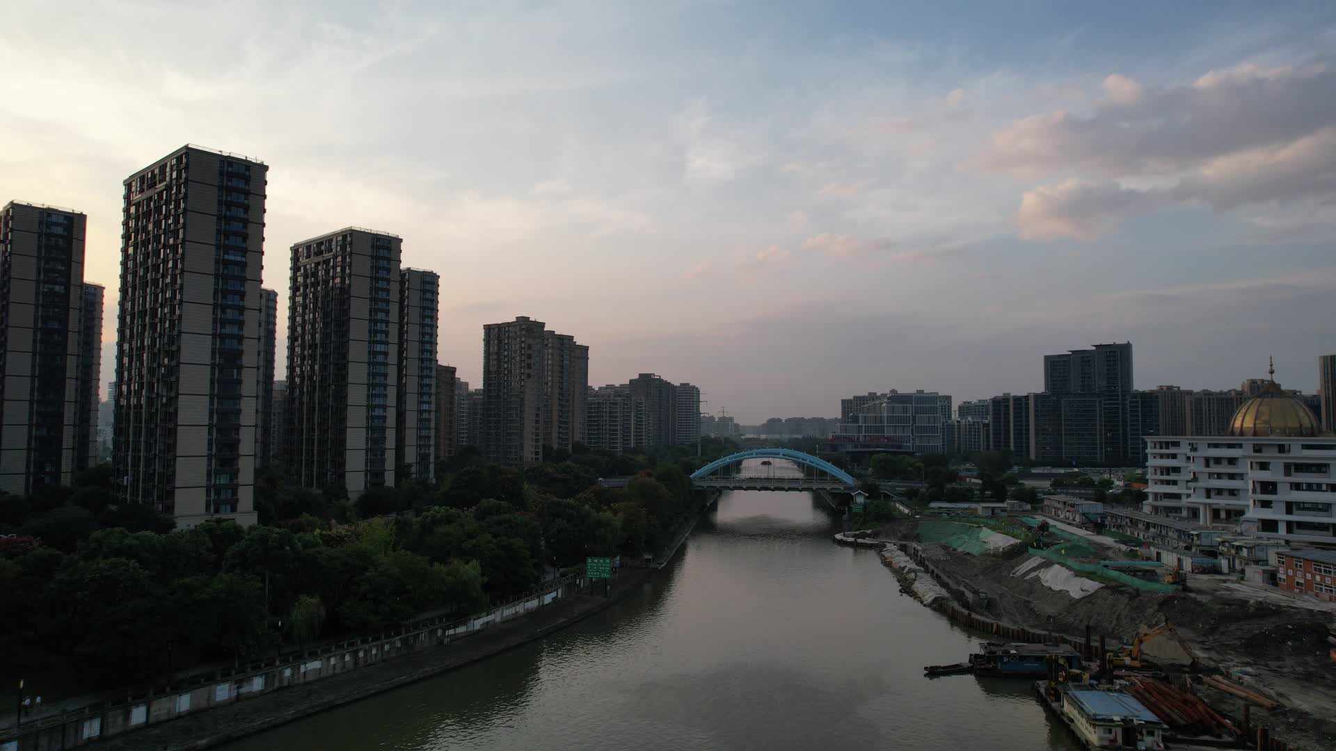 杭州江干区下午4K航拍视频视频的预览图
